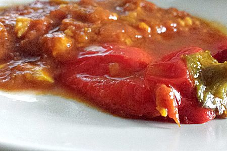 Pečena paprika v paradižnikovi omaki